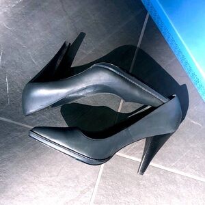 NWT Simply Vera Graphite Pumps Size 10